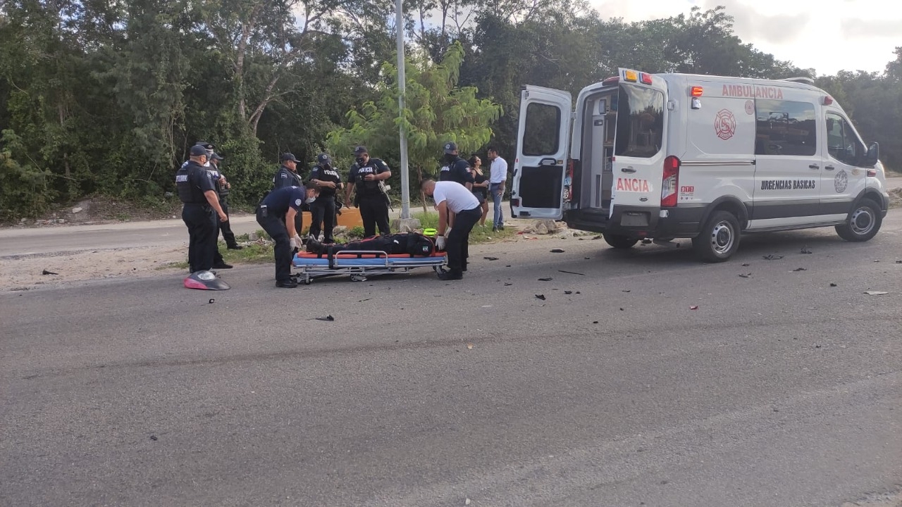 El policía fue llevado al Hospital número 18 del IMSS en Playa del Carmen para su atención médica El policía fue llevado al Hospital número 18 del IMSS en Playa del Carmen para su atención médica