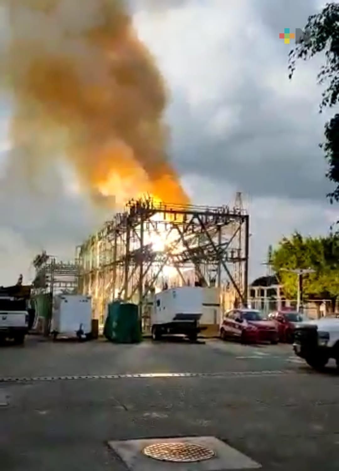 Una subestación de la CFE se incendió la tarde de este jueves en Minatitlán, Veracruz. Una subestación de la CFE se incendió la tarde de este jueves en Minatitlán, Veracruz.