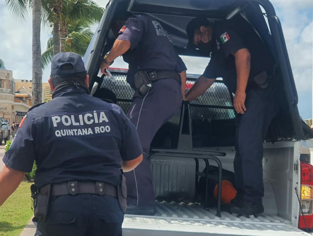 El detenido por traer droga en Cozumel fue llevado a la Fiscalía General de Quintana Roo para definir su situación legal El detenido por traer droga en Cozumel fue llevado a la Fiscalía General de Quintana Roo para definir su situación legal