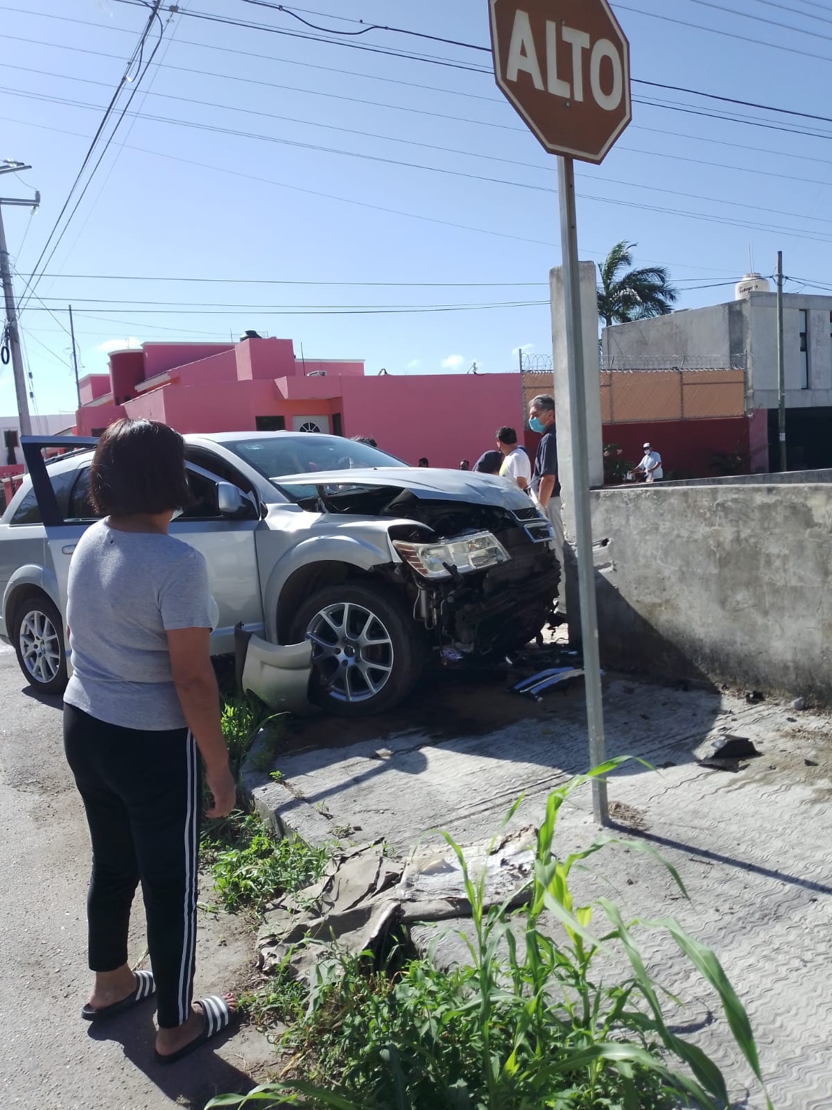 El accidente tuvo lugar en la calle 24 a y 11, de la demarcación antes mencionada, cuando la guiadora del auto Honda con placas foráneas El accidente tuvo lugar en la calle 24 a y 11, de la demarcación antes mencionada, cuando la guiadora del auto Honda con placas foráneas