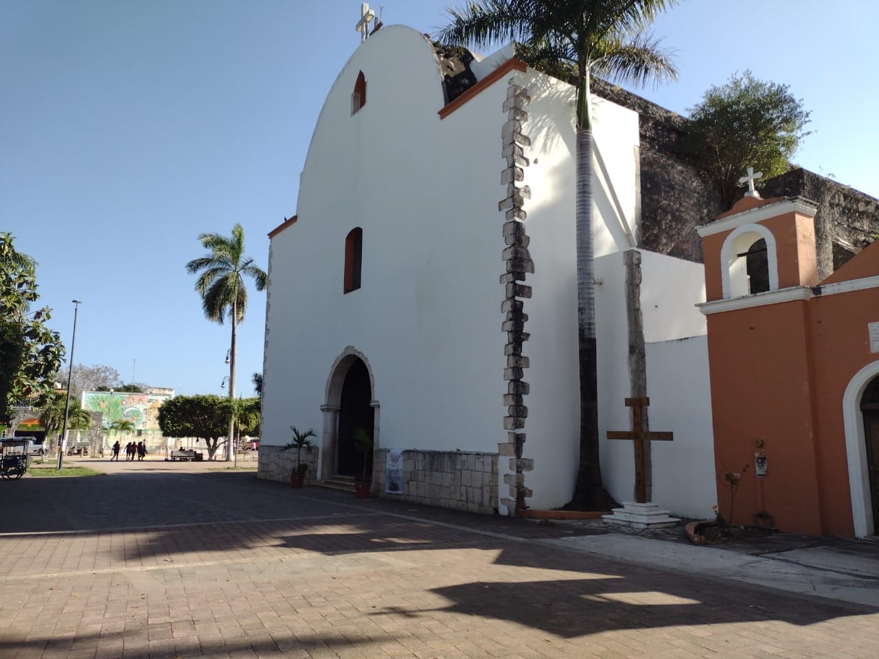 Una de las puertas del interior de la Iglesia de la Santa Cruz en Carrillo Puerto fue forzada para perpetrar el robo Una de las puertas del interior de la Iglesia de la Santa Cruz en Carrillo Puerto fue forzada para perpetrar el robo