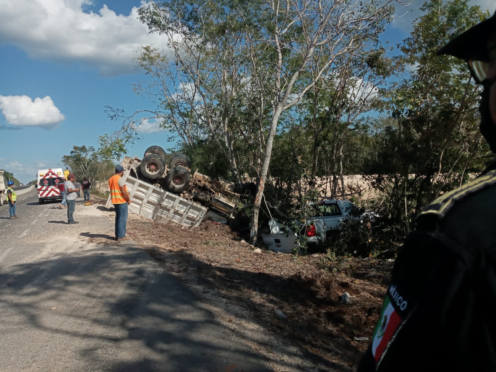 El accidente se registró en el kilómetro 135 de la carretera federal de cuota Mérida-Cancún