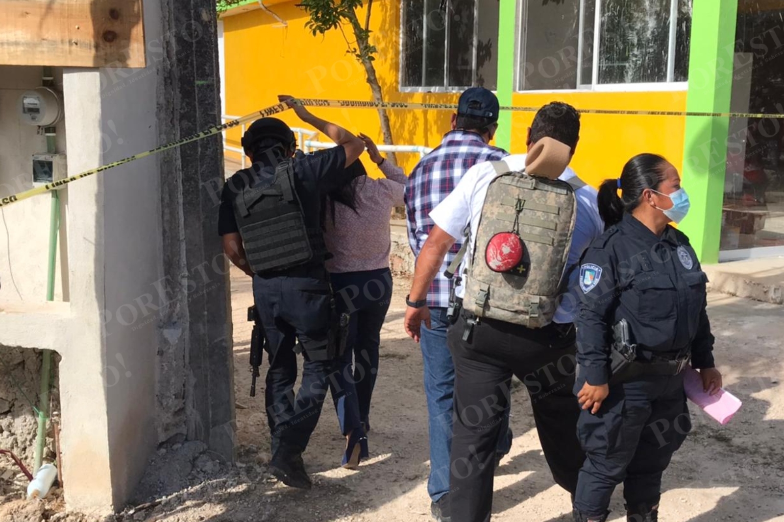 Blanca Merari Tziu, Alcaldesa de Puerto Morelos, llegó al lugar del asesinato de su cuñado, Darío Sánchez Cordero