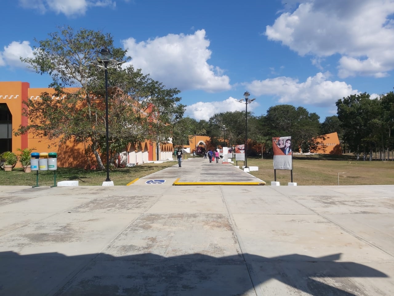 Un grupo de alumnos junto con un docente de Calkiní fueron enviados a confinamiento domiciliario por COVID-19 Un grupo de alumnos junto con un docente de Calkiní fueron enviados a confinamiento domiciliario por COVID-19