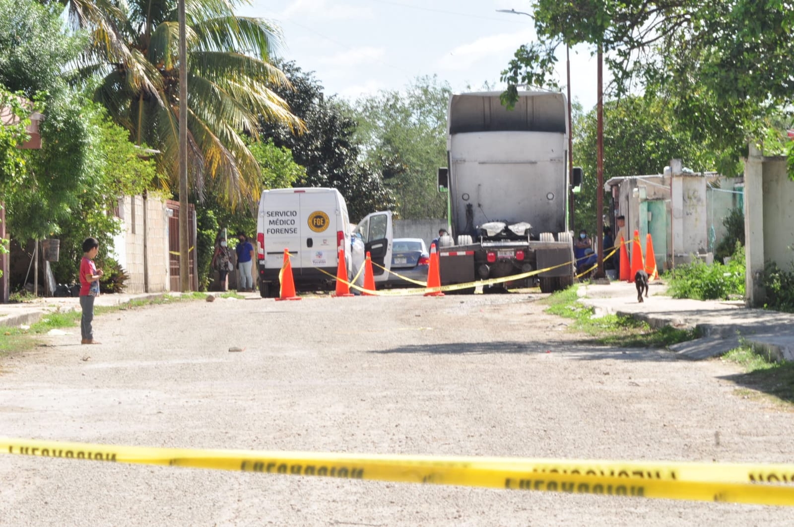 Elementos de la Semefo asistieron al predio en Kanasín para el levantamiento del cuerpo