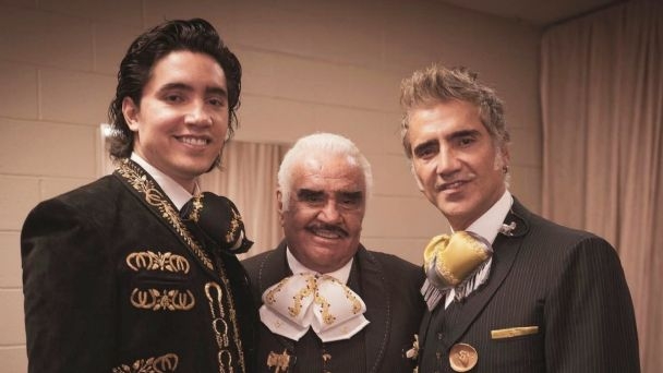 Alex Fernández recientemente llegó a 'Venga la Alegría' y sorprendió a TV Azteca, al hacer una fuerte confesión sobre el funeral de Vicente Fernández Alex Fernández recientemente llegó a 'Venga la Alegría' y sorprendió a TV Azteca, al hacer una fuerte confesión sobre el funeral de Vicente Fernández