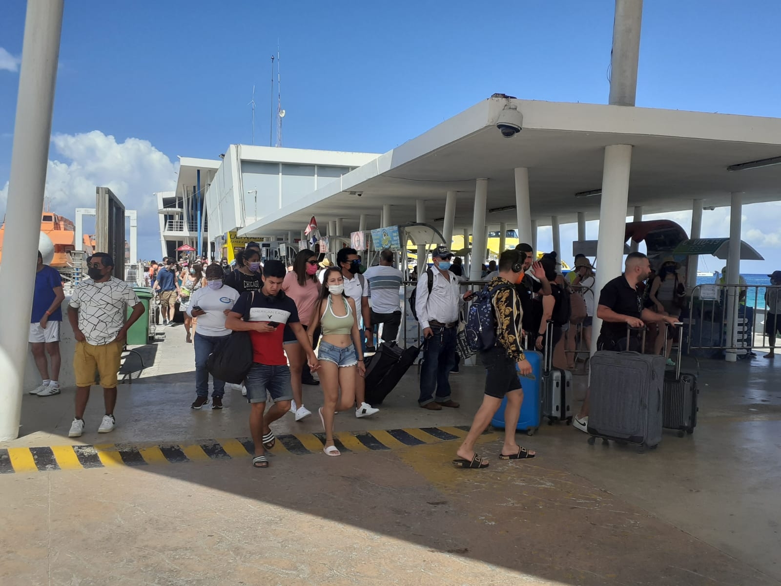 La mayoría de los pasajeros traían consigo el cubrebocas a pesar de que nos encontramos en Semáforo Verde