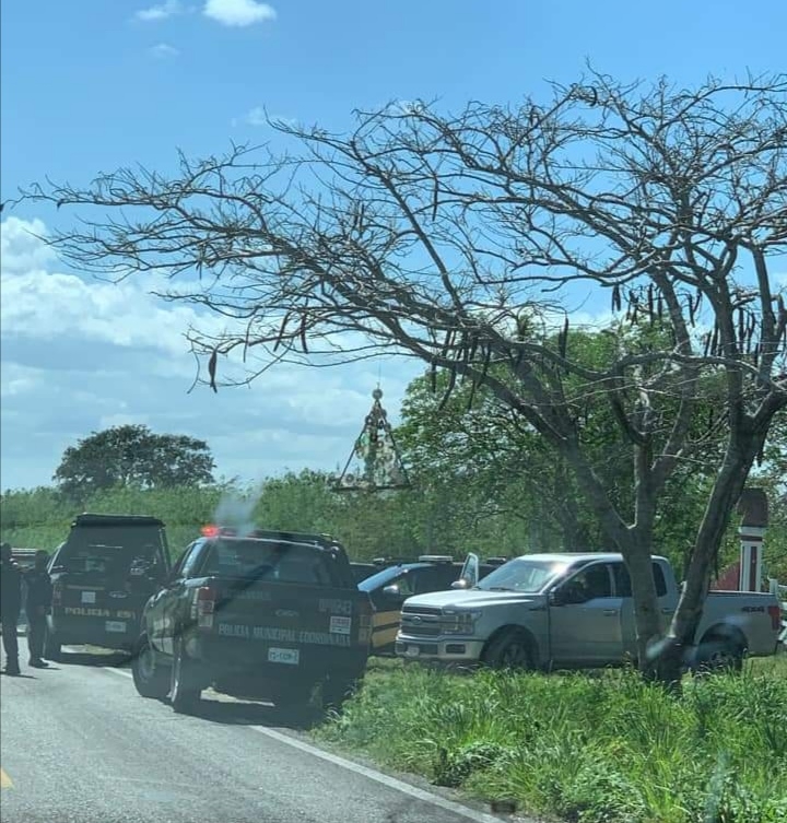 Testigos afirman que los policías lograron la detención del sujeto al apuntarle con sus armas sobre la carretera a Dzidzantún Testigos afirman que los policías lograron la detención del sujeto al apuntarle con sus armas sobre la carretera a Dzidzantún