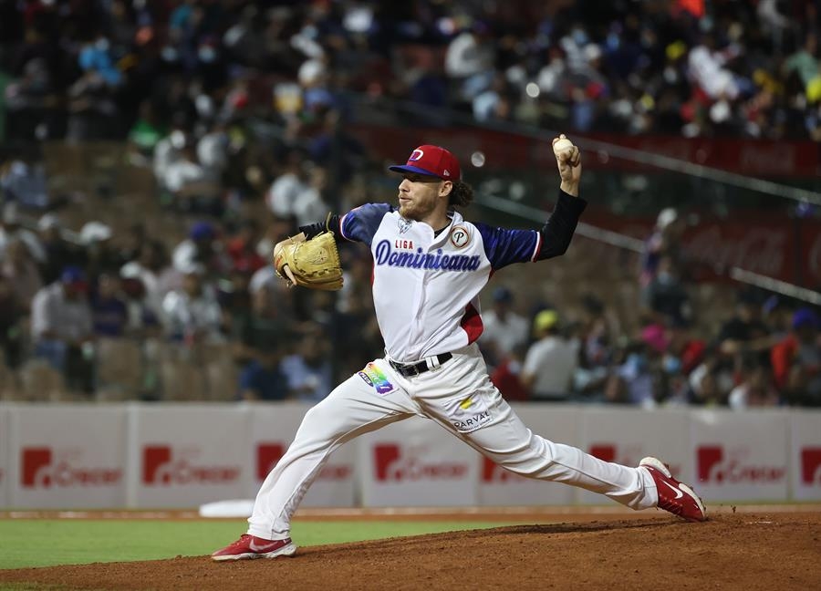 Tyler Alexander, pitcher de República Dominicana, estuvo a punto de completar un juego perfecto. Foto: EFE