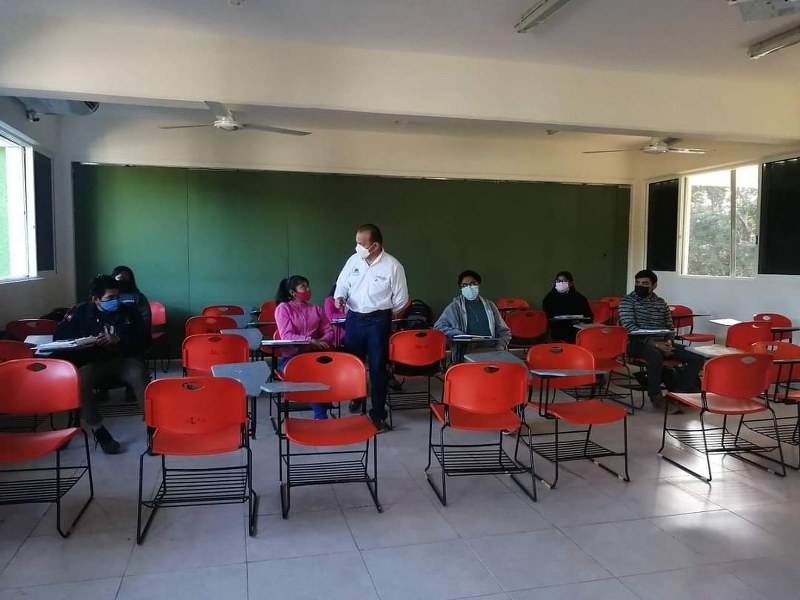 La Universidad Intercultural Maya de Quintana Roo retomó las clases presenciales en sus aulas, tras instrucciones de la SEQ La Universidad Intercultural Maya de Quintana Roo retomó las clases presenciales en sus aulas, tras instrucciones de la SEQ