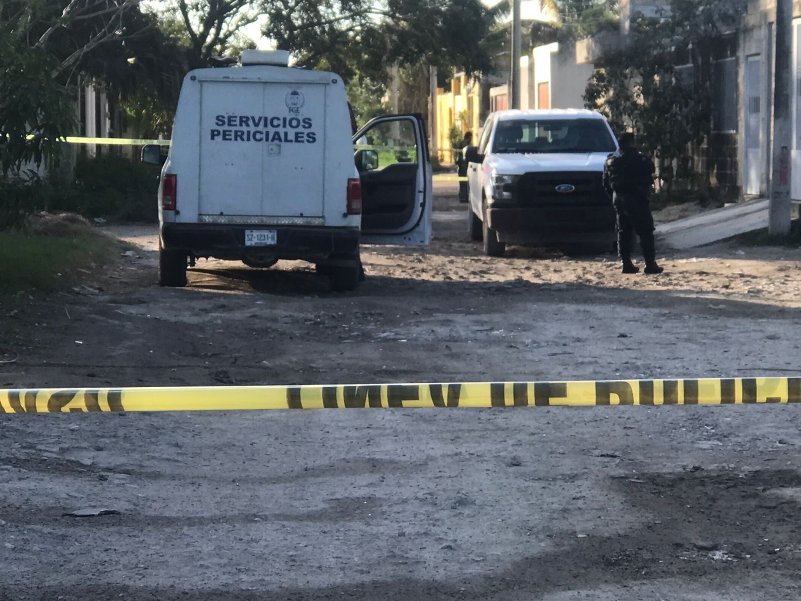 Personal del Semefo realizó el levantamiento del cuerpo, para llevarlo a la morgue de Cancún Personal del Semefo realizó el levantamiento del cuerpo, para llevarlo a la morgue de Cancún