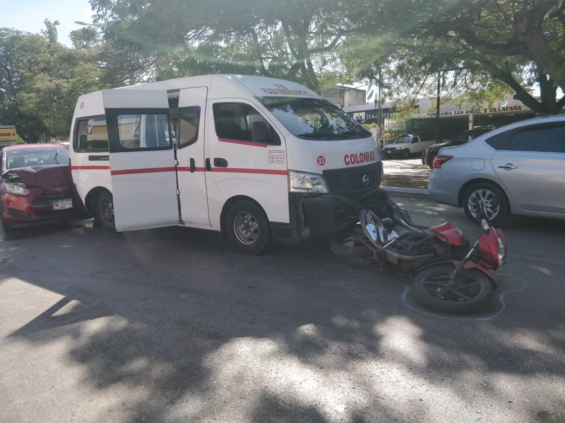 3 vehículos colisionaron en Mérida 3 vehículos colisionaron en Mérida