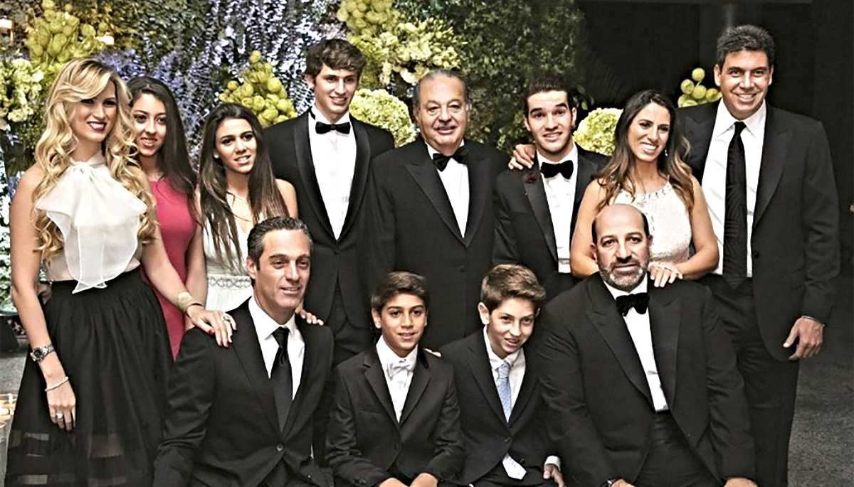 Carlos Slim posee un patrimonio neto de 55 mil 930 millones de dólares. Foto: Especial