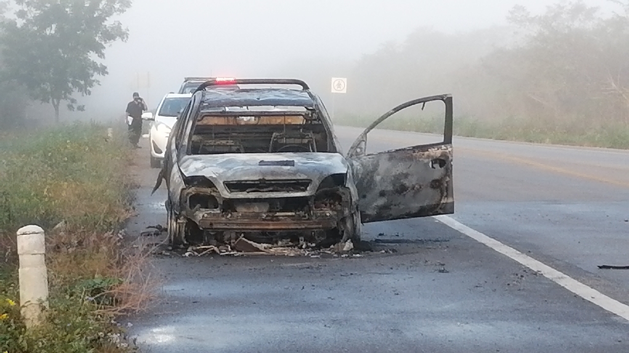 El lugar permanece resguardado por la Policía Municipal de Cansahcab, la camioneta se reportó como pérdida total