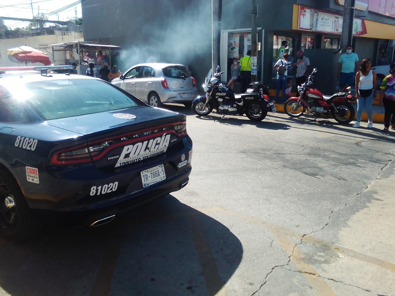 La turista norteamericana permaneció en el lugar del accidente mientras la abuelita era valorada en Playa del Carmen