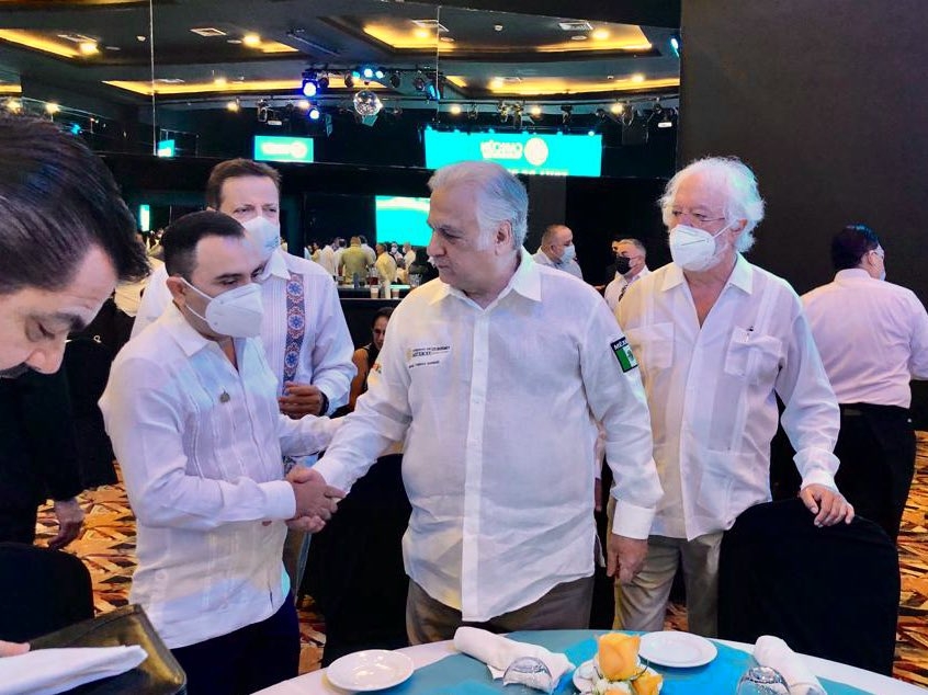 El secretario de Turismo de México felicitó al nuevo líder de los hoteleros en Cancún, Isla Mujeres y Puerto Morelos El secretario de Turismo de México felicitó al nuevo líder de los hoteleros en Cancún, Isla Mujeres y Puerto Morelos