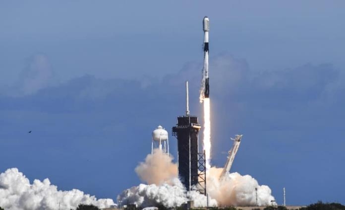 El grupo de satélites, cada uno de ellos de más de un cuarto de tonelada de peso, viajaron dentro del carenado de un cohete Falcon 9. El grupo de satélites, cada uno de ellos de más de un cuarto de tonelada de peso, viajaron dentro del carenado de un cohete Falcon 9.