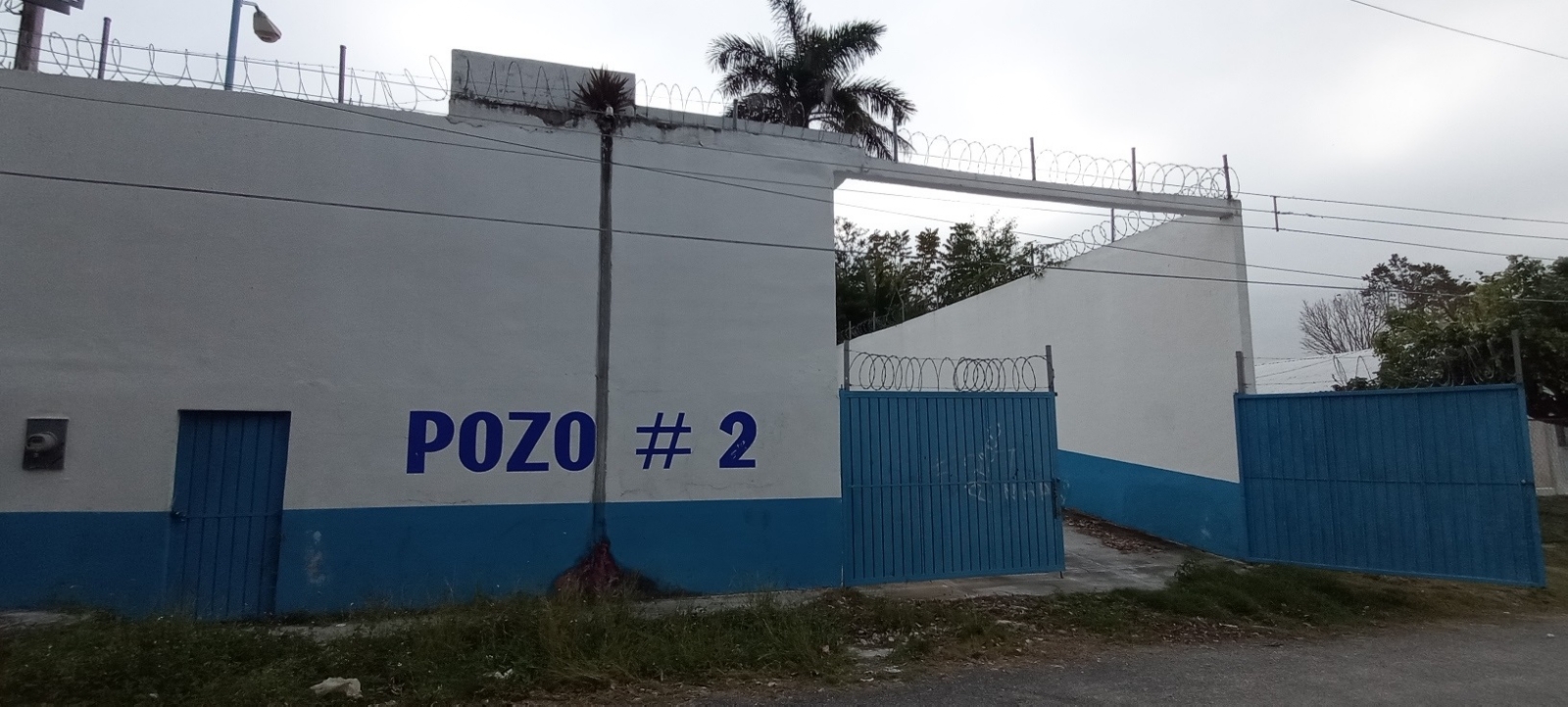 Personal de la Comuna se acercó al tanque elevado para verificar el reporte enviado Personal de la Comuna se acercó al tanque elevado para verificar el reporte enviado