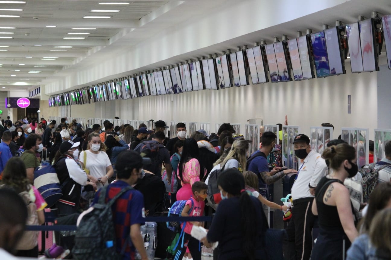 Pese a los vuelos demorados, la actividad en el aeropuerto de Cancún se mantiene con normalidad