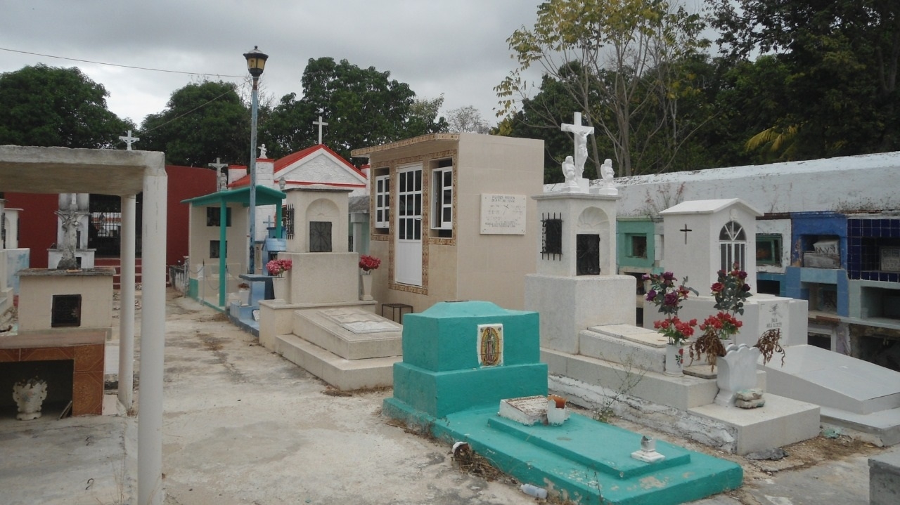Descubren supuestos rituales satánicos en el cementerio de Hecelchakán