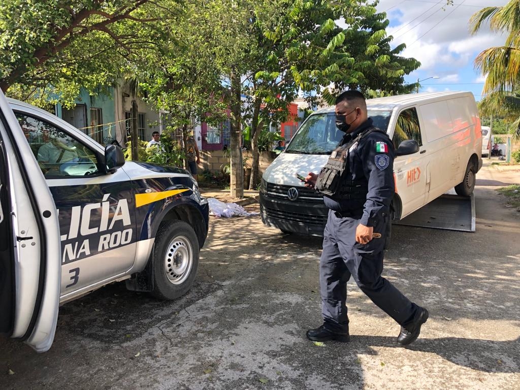 Durante la detención del hombre, se aseguró una mini van color blanca, propiedad del aprehendido en Cancún Durante la detención del hombre, se aseguró una mini van color blanca, propiedad del aprehendido en Cancún