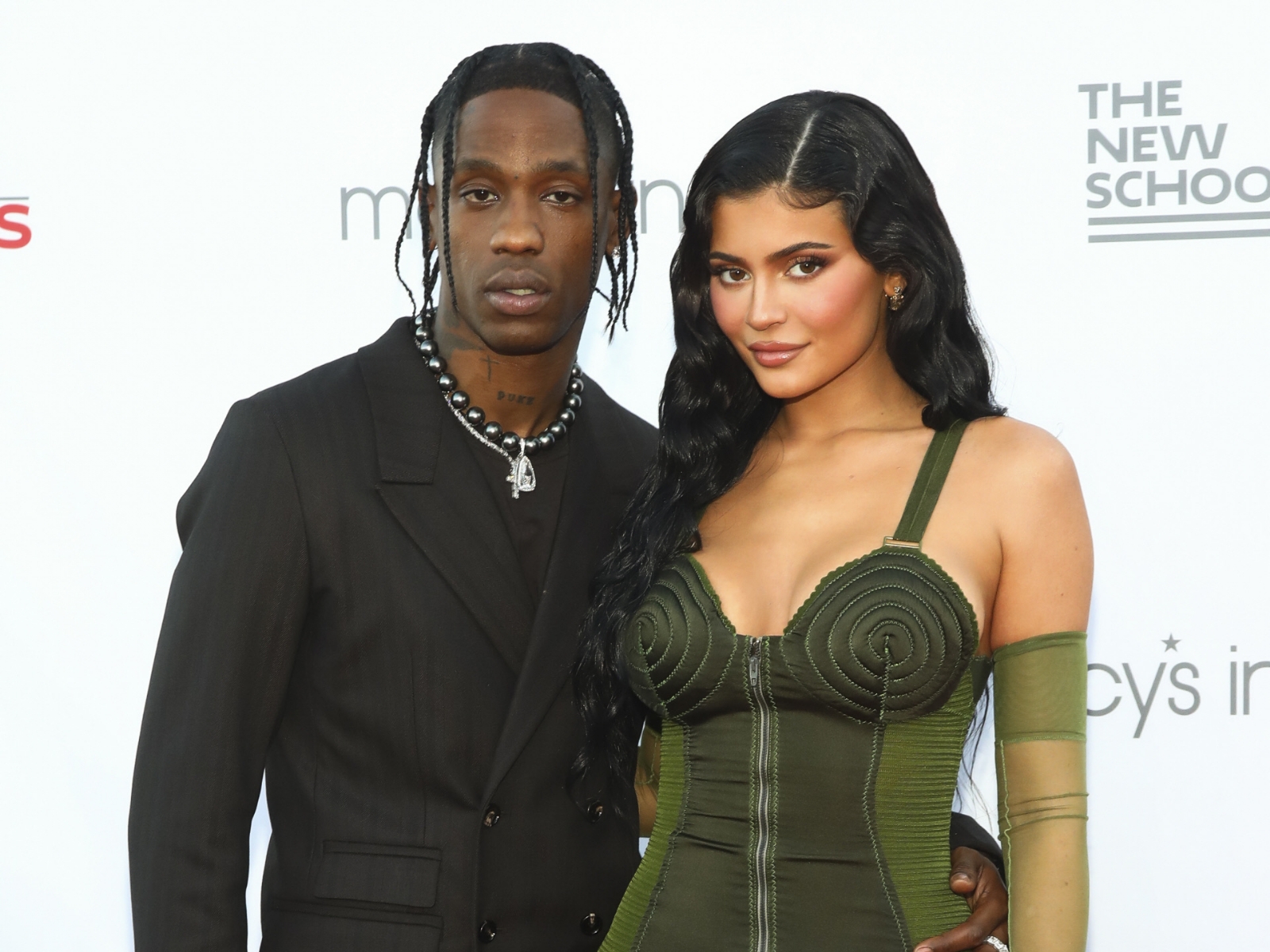 Kylie Jenner confirma nacimiento de su segundo hijo con tierna foto en Instagram
