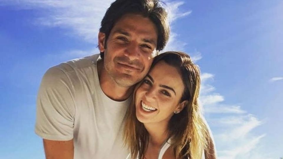 La actriz, de 34 años de edad, no utilizó vestido, pero sí una prenda de diseñador, muy original para una boda La actriz, de 34 años de edad, no utilizó vestido, pero sí una prenda de diseñador, muy original para una boda
