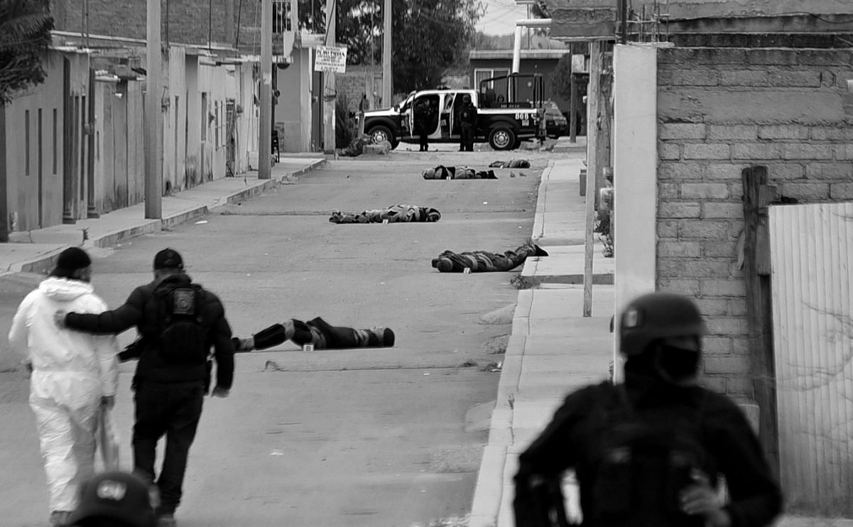 Los cadáveres fueron hallados envueltos en cobijas. Foto: EFE