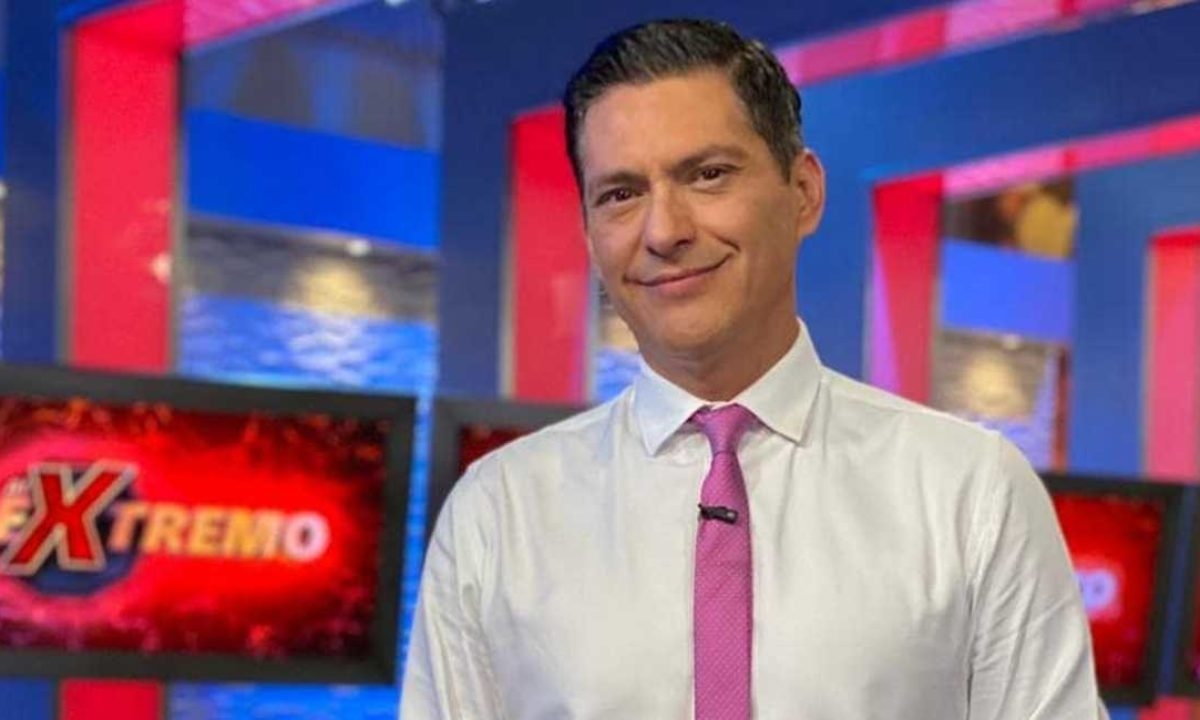 El exconductor de la emisión habló sobre su jefa, la productora Verónica Palomares, lo que generó diversas reacciones entre los televidentes. El exconductor de la emisión habló sobre su jefa, la productora Verónica Palomares, lo que generó diversas reacciones entre los televidentes.