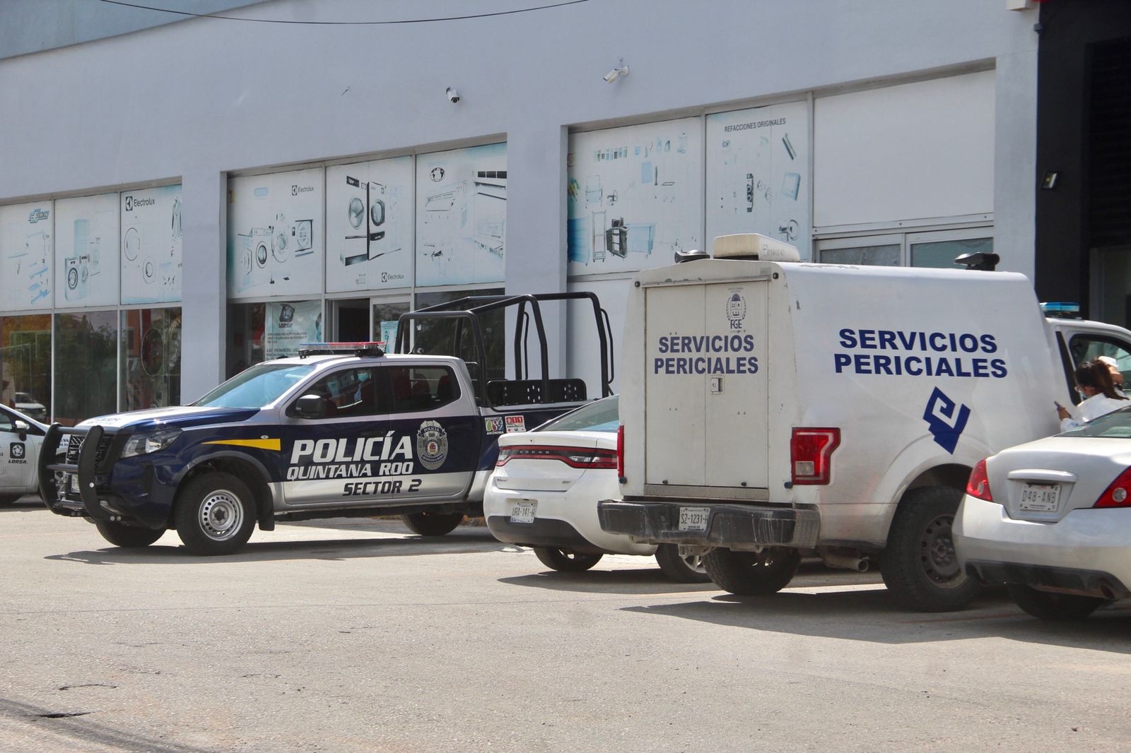 Personal del Servicio Médico Forense de Cancún realizó el levantamiento de cadáver para trasladarlo a la morgue