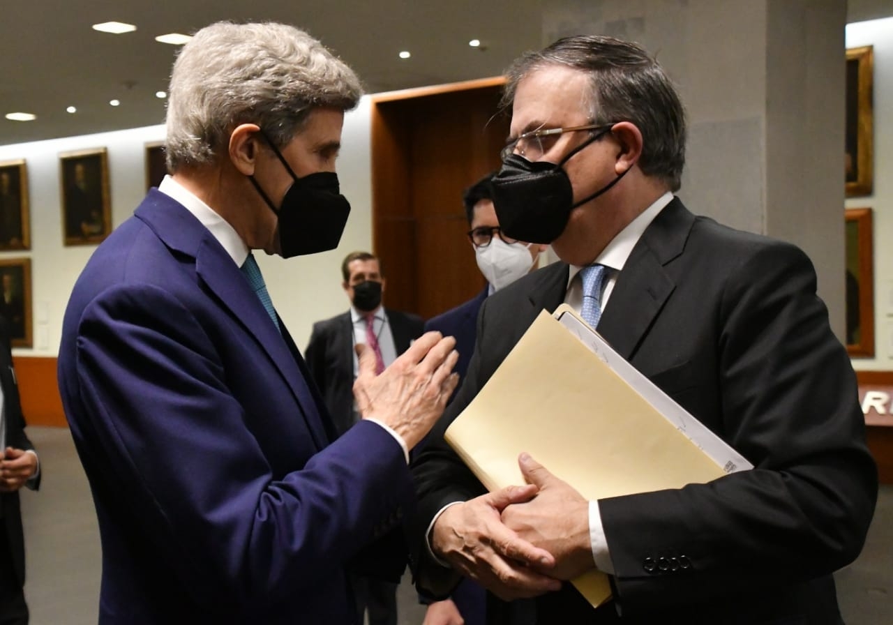 Ebrard fue parte de la reunión entre AMLO y Kerry. Foto: Twitter @m_ebrard Ebrard fue parte de la reunión entre AMLO y Kerry. Foto: Twitter @m_ebrard