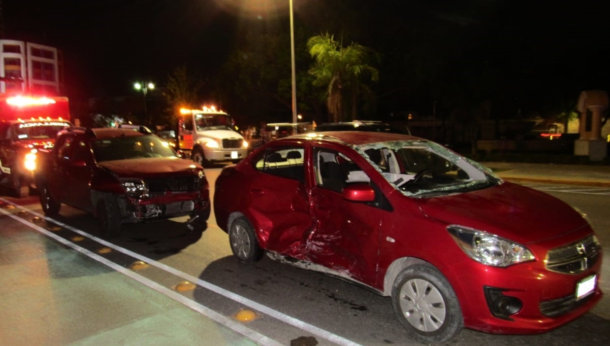 Ambos vehículos fueron retirados por elementos de Segurida Pública. Foto: Por Esto! Ambos vehículos fueron retirados por elementos de Segurida Pública. Foto: Por Esto!