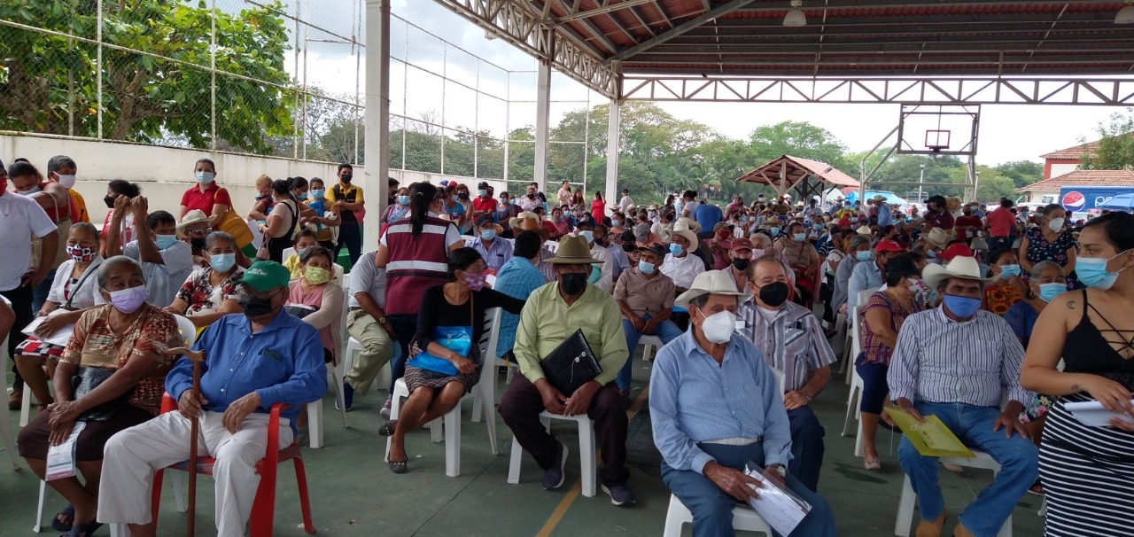 La entrega a adultos de 65 y más de Palizada se realizó por horarios La entrega a adultos de 65 y más de Palizada se realizó por horarios