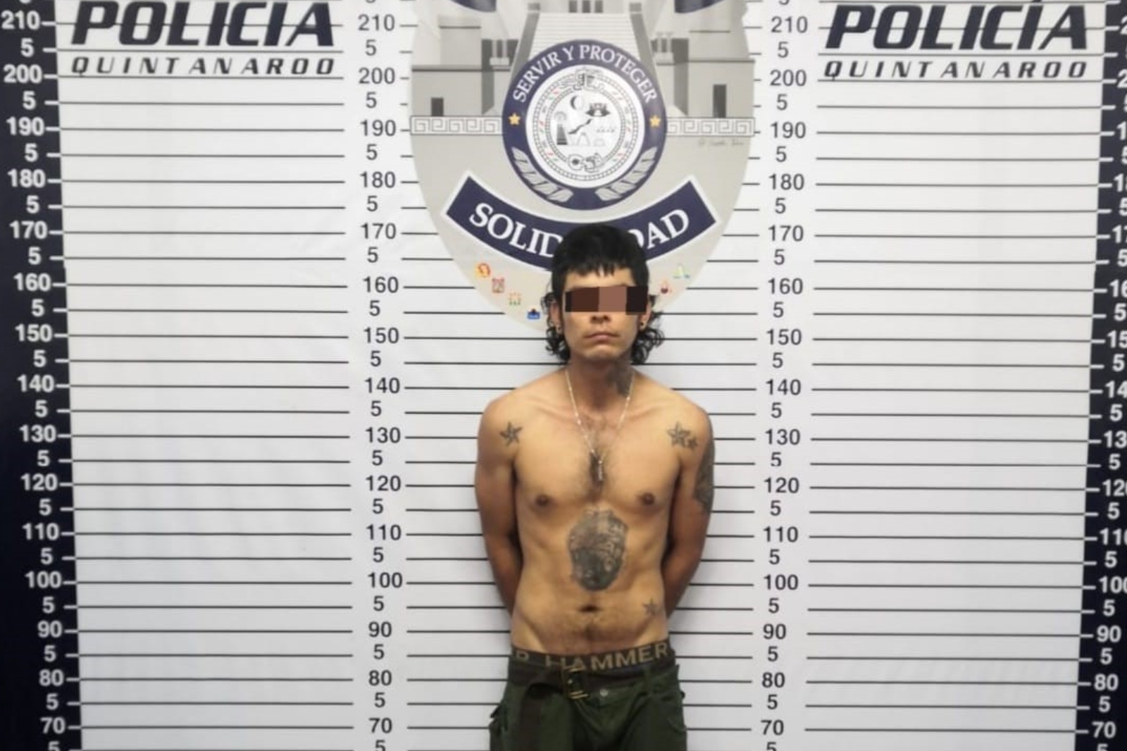El hombre fue detenido y llevado a la FGE Quintana Roo tras descubrirlo drogándose en la colonia Luis Donaldo Colosio de Playa del Carmen El hombre fue detenido y llevado a la FGE Quintana Roo tras descubrirlo drogándose en la colonia Luis Donaldo Colosio de Playa del Carmen