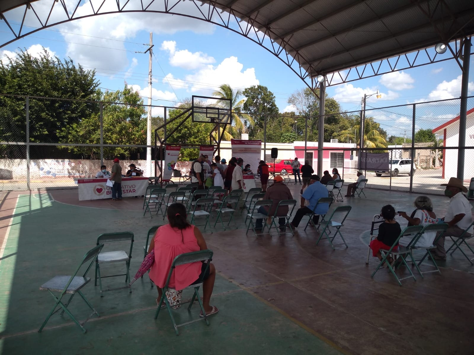 Algunos adultos mayores se presentaron Algunos adultos mayores se presentaron