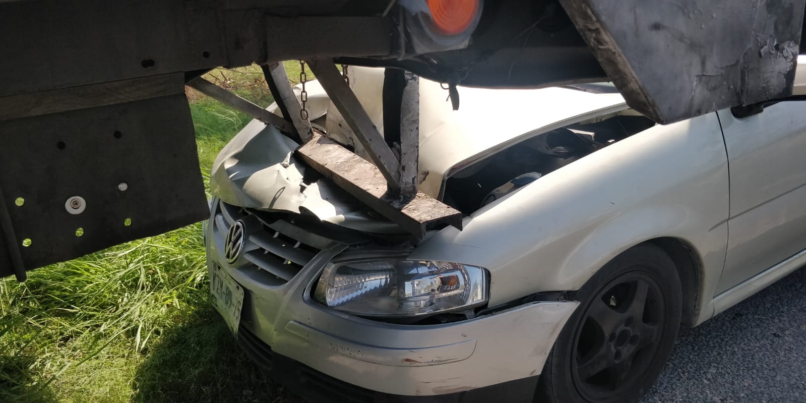 Ambos vehículos transitaban en el Periférico de Mérida
