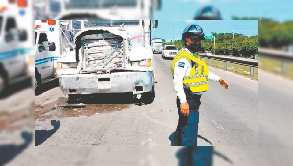 Fueron más de 10 empleados de Xcaret heridos tras el accidente carretero en la carretera Puerto Aventuras-Playa del Carmen