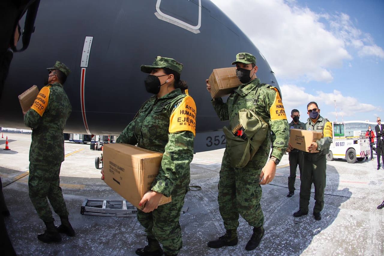 Marcelo Ebrard informó que el vuelo también transportó medicinas, colchonetas, colchas y otros víveres, para los campamentos de refugiados. Marcelo Ebrard informó que el vuelo también transportó medicinas, colchonetas, colchas y otros víveres, para los campamentos de refugiados.