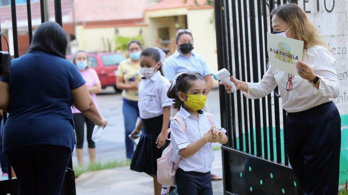 El objetivo es romper posibles cadenas de contagio de COVID-19 y generar confianza entre alumnos y padres de familia