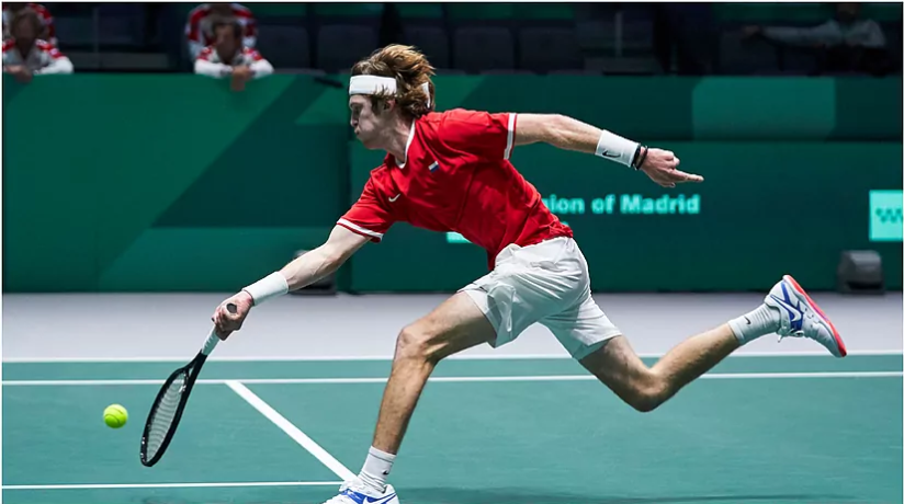 Ante la exclusión del representativo ruso, la Federación Internacional de Tenis anunció a Serbia para sustituir al actual campeón del certamen