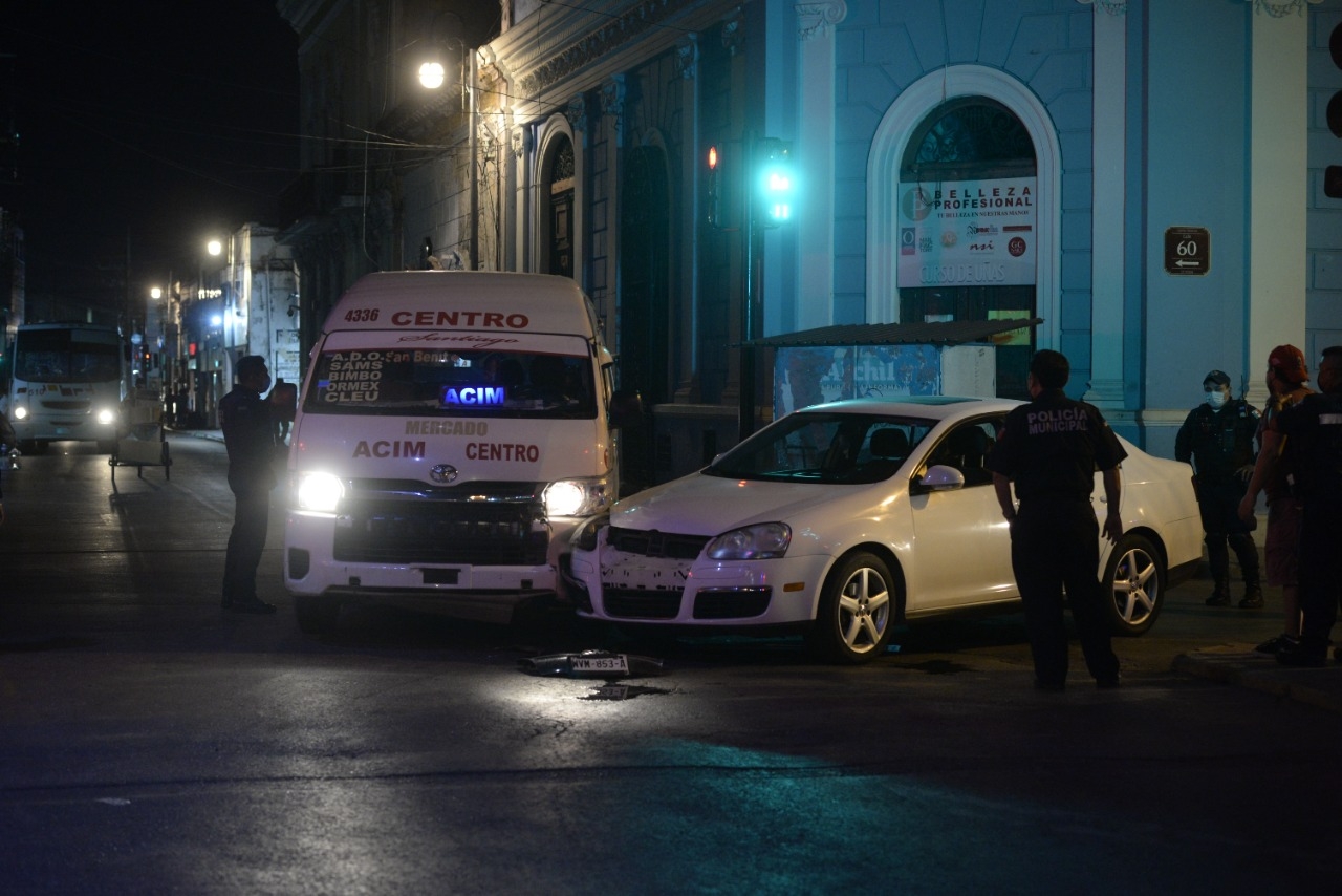 Ambos vehículos terminaron colisionando Ambos vehículos terminaron colisionando
