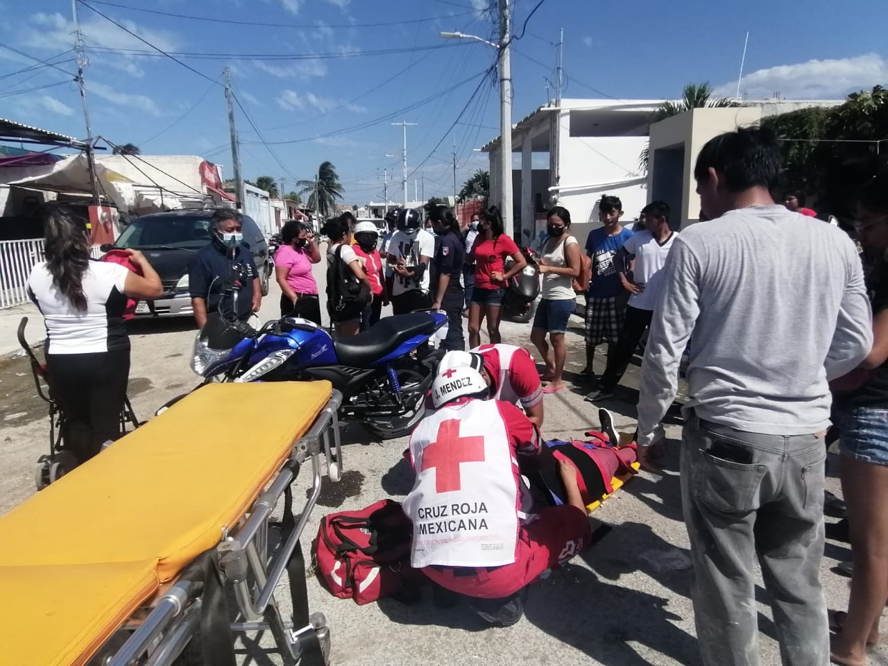 La mujer por un momento perdió el conocimiento tras el impacto La mujer por un momento perdió el conocimiento tras el impacto