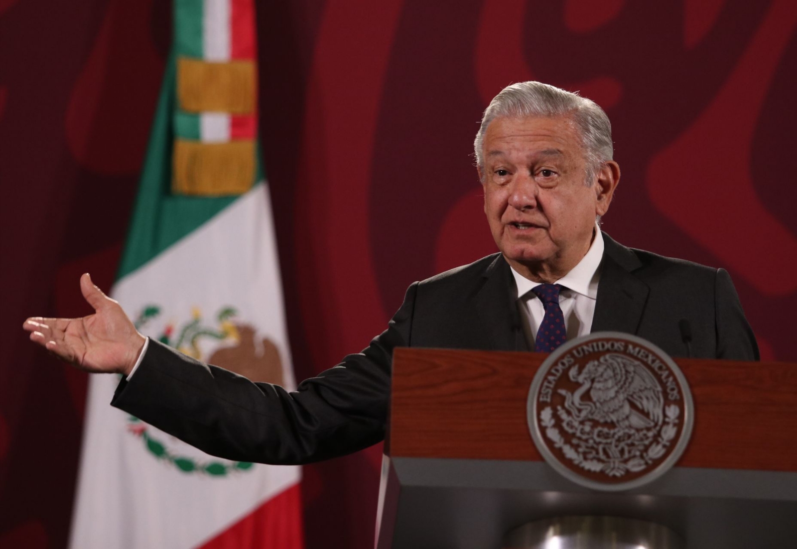 El mandatario lamentó la publicación de fotos del ex gobernador de Nuevo León detenido, porque afectan su honor y dignidad.