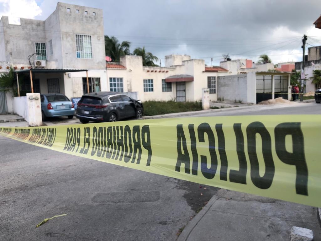 En la persecución, el conductor chocó contra una barda en la calle Limonero de la Supermanzana 248, en Villas del Mar II. En la persecución, el conductor chocó contra una barda en la calle Limonero de la Supermanzana 248, en Villas del Mar II.