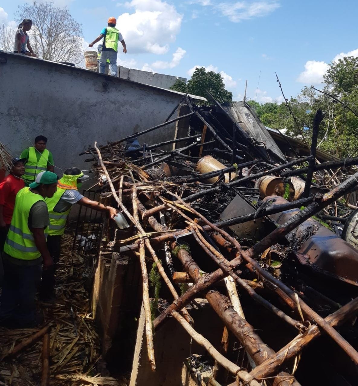 El fuego consumió un cuarto, pero no hubo pérdidas humanas que lamentar El fuego consumió un cuarto, pero no hubo pérdidas humanas que lamentar
