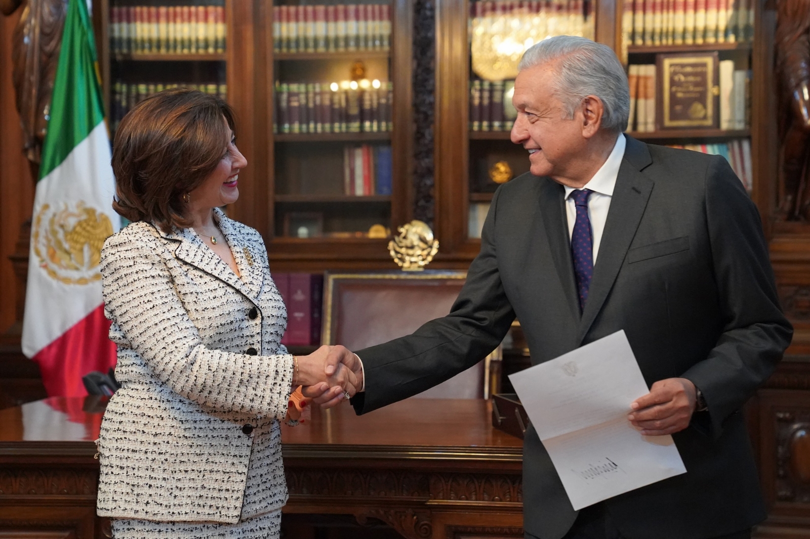 AMLO recibió  los nuevos embajadores en Palacio Nacional