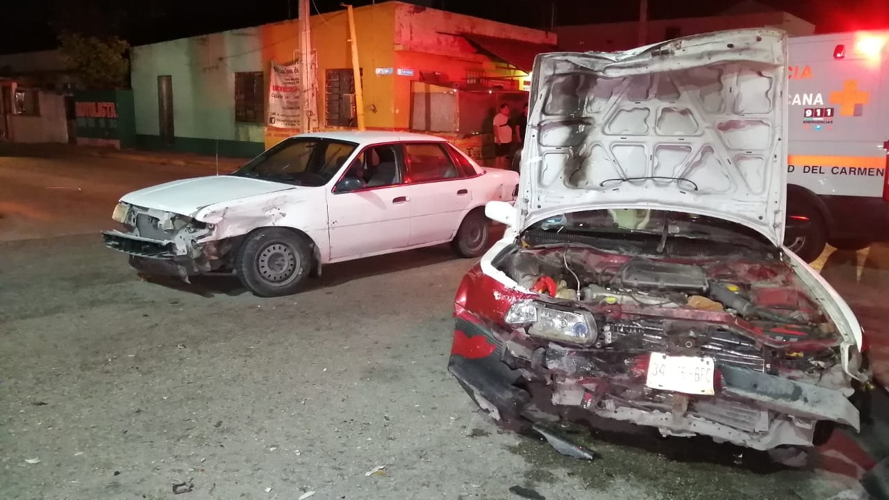 Los vehículos quedaron varados a media calle Los vehículos quedaron varados a media calle