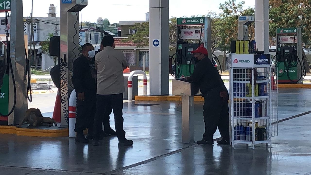 Debido a que temían de ser lesionados, los empleados entregaron todo el efectivo
