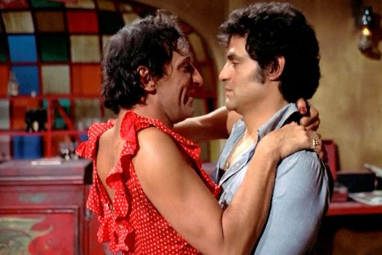 La película 'El lugar sin límites' fue dirigida por Arturo Ripstein en 1978 y protagonizada por Roberto Cobo y Gonzalo Vega La película 'El lugar sin límites' fue dirigida por Arturo Ripstein en 1978 y protagonizada por Roberto Cobo y Gonzalo Vega