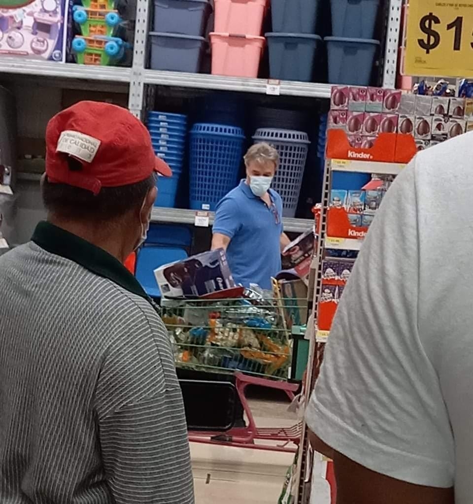 El actor fue reconocido por varias personas en el lugar